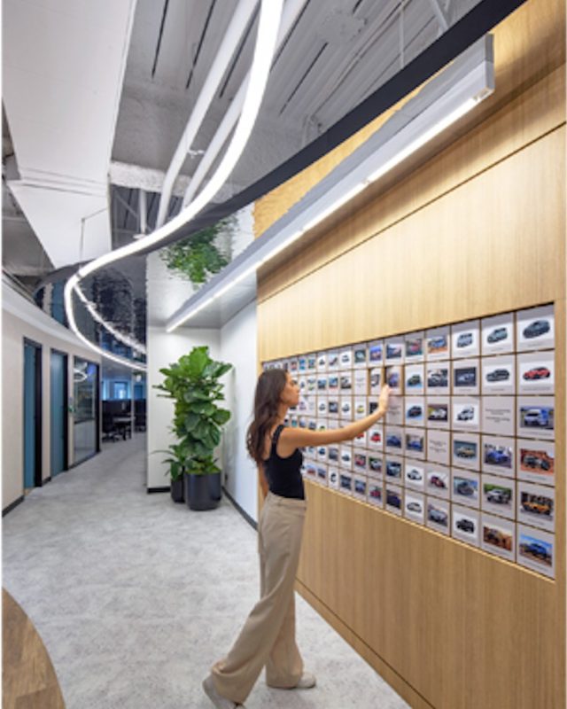 Staab Decor’s stainless steel Water Ripple panels are featured in the new Toyota Finance office.
#staabdecor #waterripplepanels #stainlesssteel #interiordesign