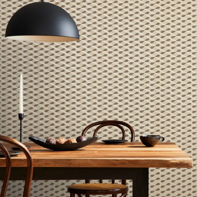 UNIVERSE – VENUS SAND BEIGE

As wallpaper in your home, VENUS can also take on its changing role as morning and evening star. Since it is covered with glass beads and granite with differently reflective materials, this non-woven wallpaper cleverly plays with the light and makes rooms look different in the morning than in the evening. Its eye-catching cube-shaped pattern reinforces this effect. 

#wallpaper #art #staabdecor #decor #staab