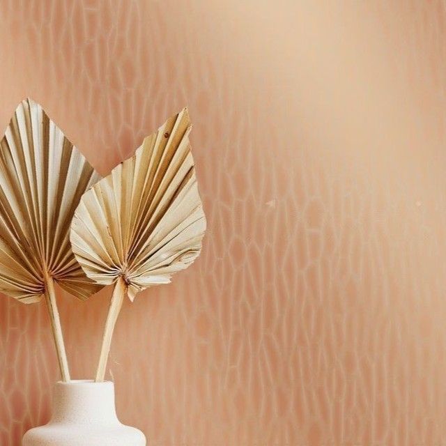 These eco-friendly Metallic Wallpapers gives an exclusive look, pure class, with numerous advantages and a beautiful end result 😍 

#staabdecor #metallic #wallpaper #interior #exclusivedesign #exclusive #staab