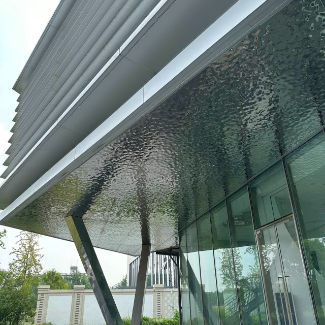 Staab Decor, with over 45 years of experience in the wall coverings industry, is proud to offer a range of water ripple stainless steel sheets that are perfect for commercial wall and ceiling cladding. 

#waterripple #ripple #rippleeffect #staab #staabdecor #decor #interior #exterior #design #fyp